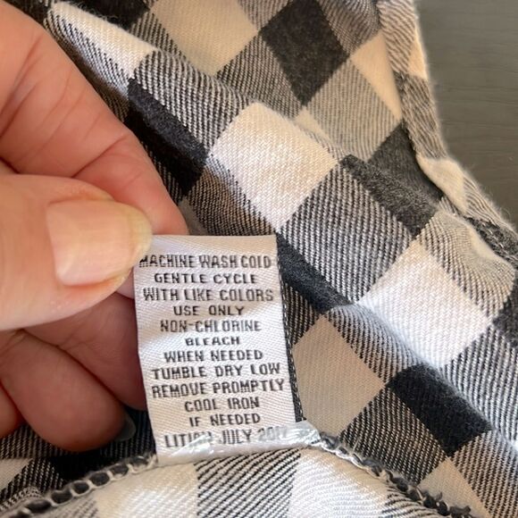 Vanilla Star Ladies Button Down Long Sleeve Plaid Shirt ~ Size Large - Picture 6 of 6